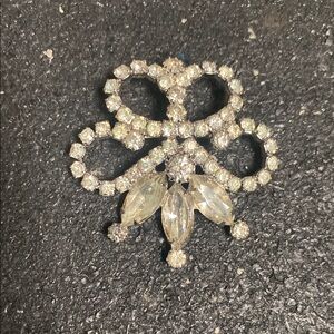 Vintage Elegant Silver Rhinestone Brooch